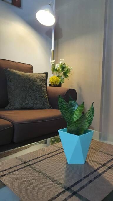 Cherolds Place Lovely 1 Bedroom Condo With Balcony Manila Exterior foto