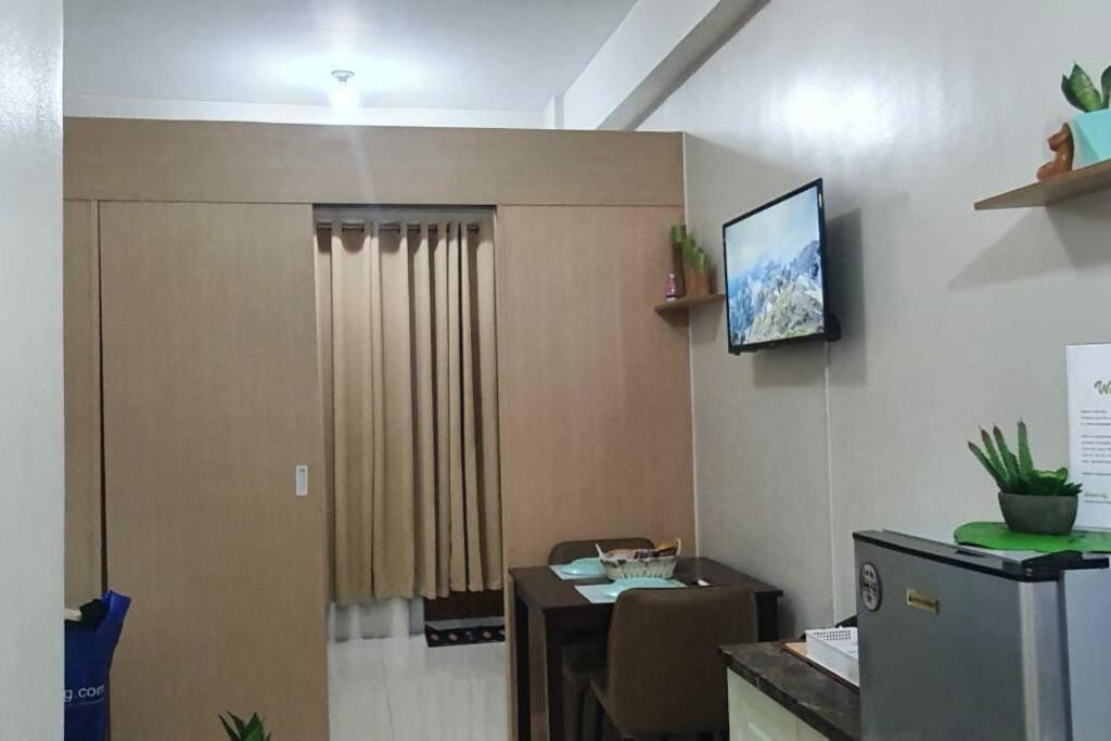 Cherolds Place Lovely 1 Bedroom Condo With Balcony Manila Exterior foto