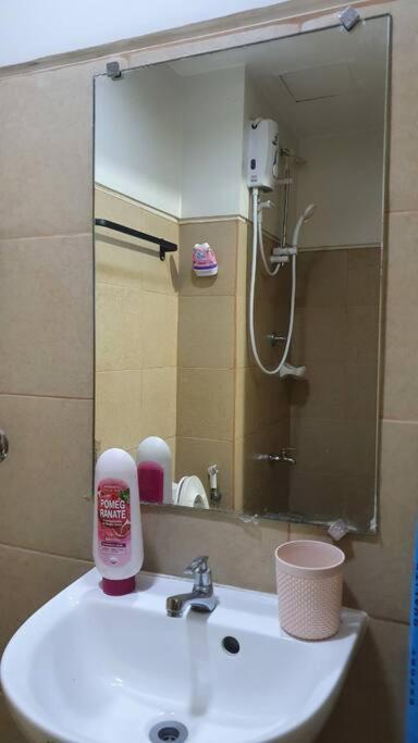 Cherolds Place Lovely 1 Bedroom Condo With Balcony Manila Exterior foto
